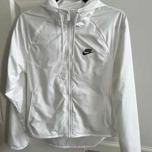 WOMENS NIKE WINDBREAKER